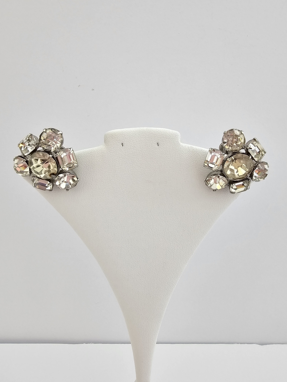 Vintage 1950s Multi-Cut Rhinestone Cluster Screw-Back Earrings - Emerald & Oval